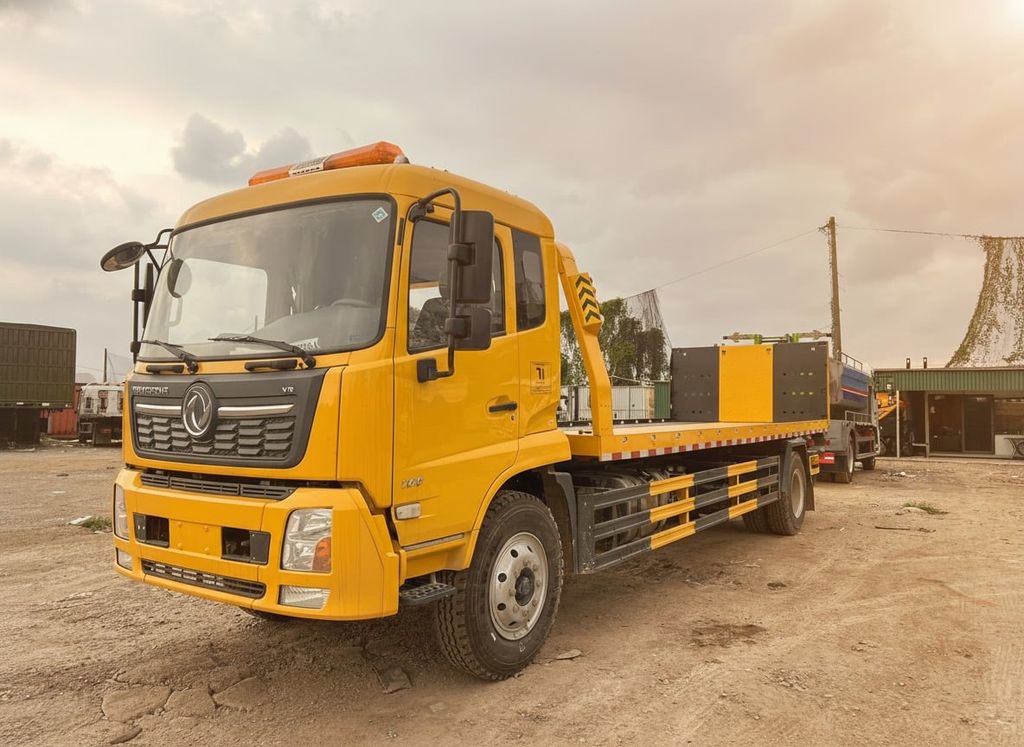 Ô tô kéo chở xe Dongfeng 2025