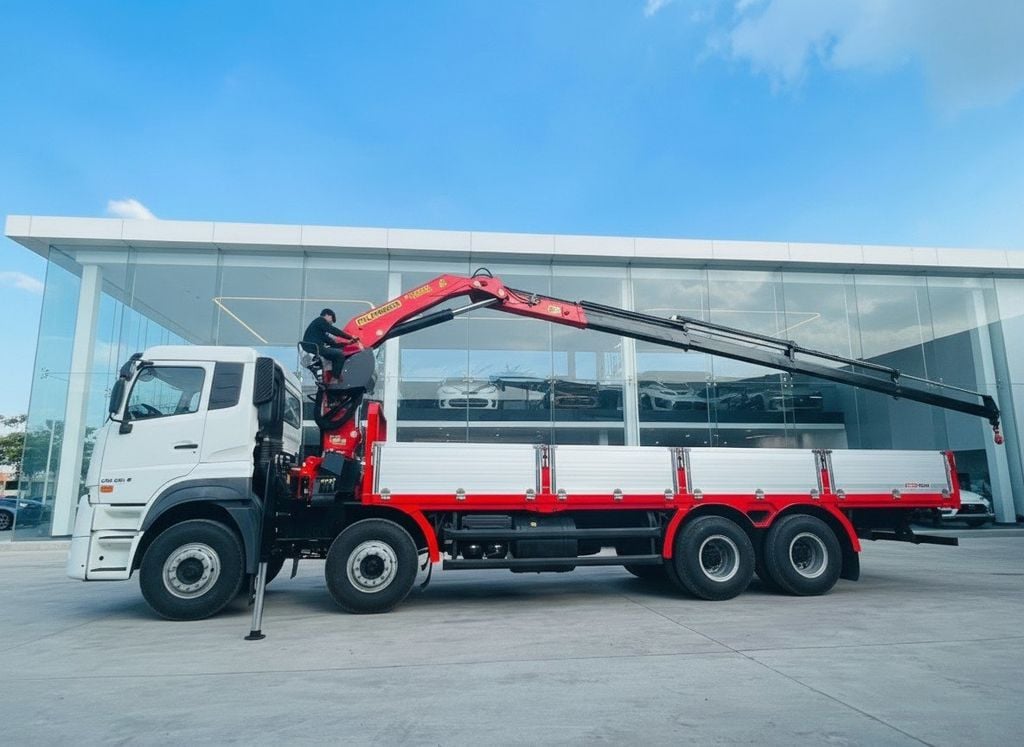 UD TRUCK gắn Palfinger 8 tấn