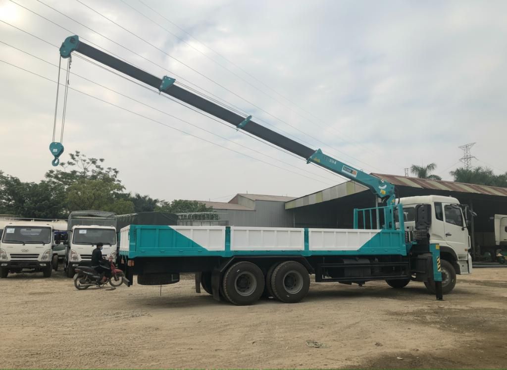 Xưởng đóng thùng XE 3 CHÂN GẮN CẨU HYUNDAI 5 TẤN HLC5014