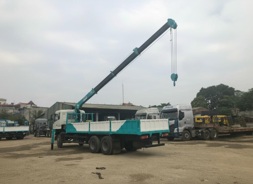 Giá xe 3 CHÂN GẮN CẨU HYUNDAI 5 TẤN HLC5014