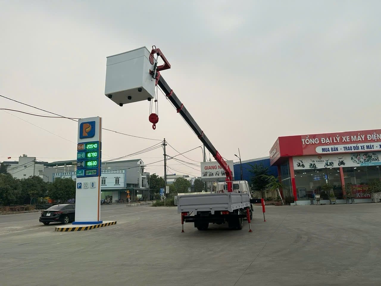 Ảnh nghiệm thu xe gắn cẩu giỏ nâng công ty Nhật Minh
