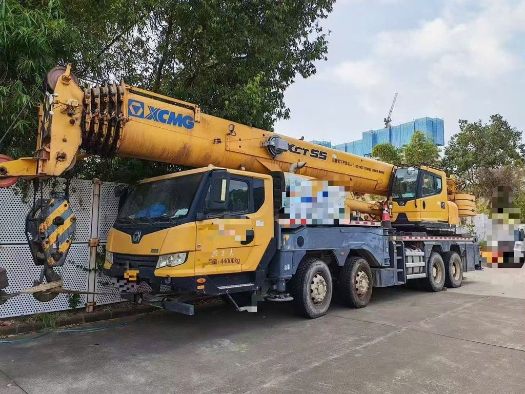 Hình thực tế Cẩu Lốp XCMG 55 Tấn Cũ: Cần Dài 50m, 6 Đốt