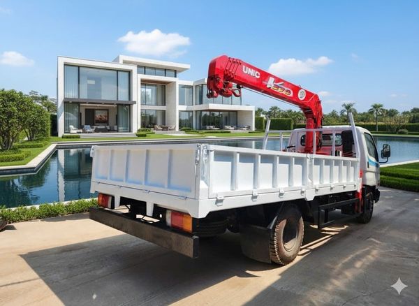 Cần cẩu Unic Ur-V345 5 đốt sức nâng 3 tấn tầm với 12m