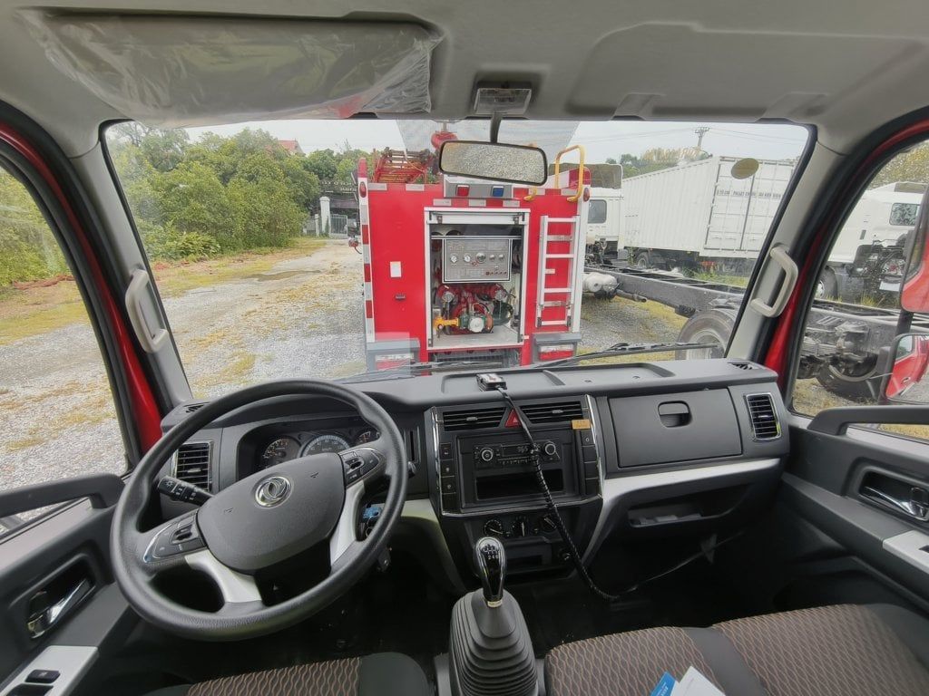 Nội thất cabin đôi 6 chỗ xe chữa cháy 2500 lít Dongfeng