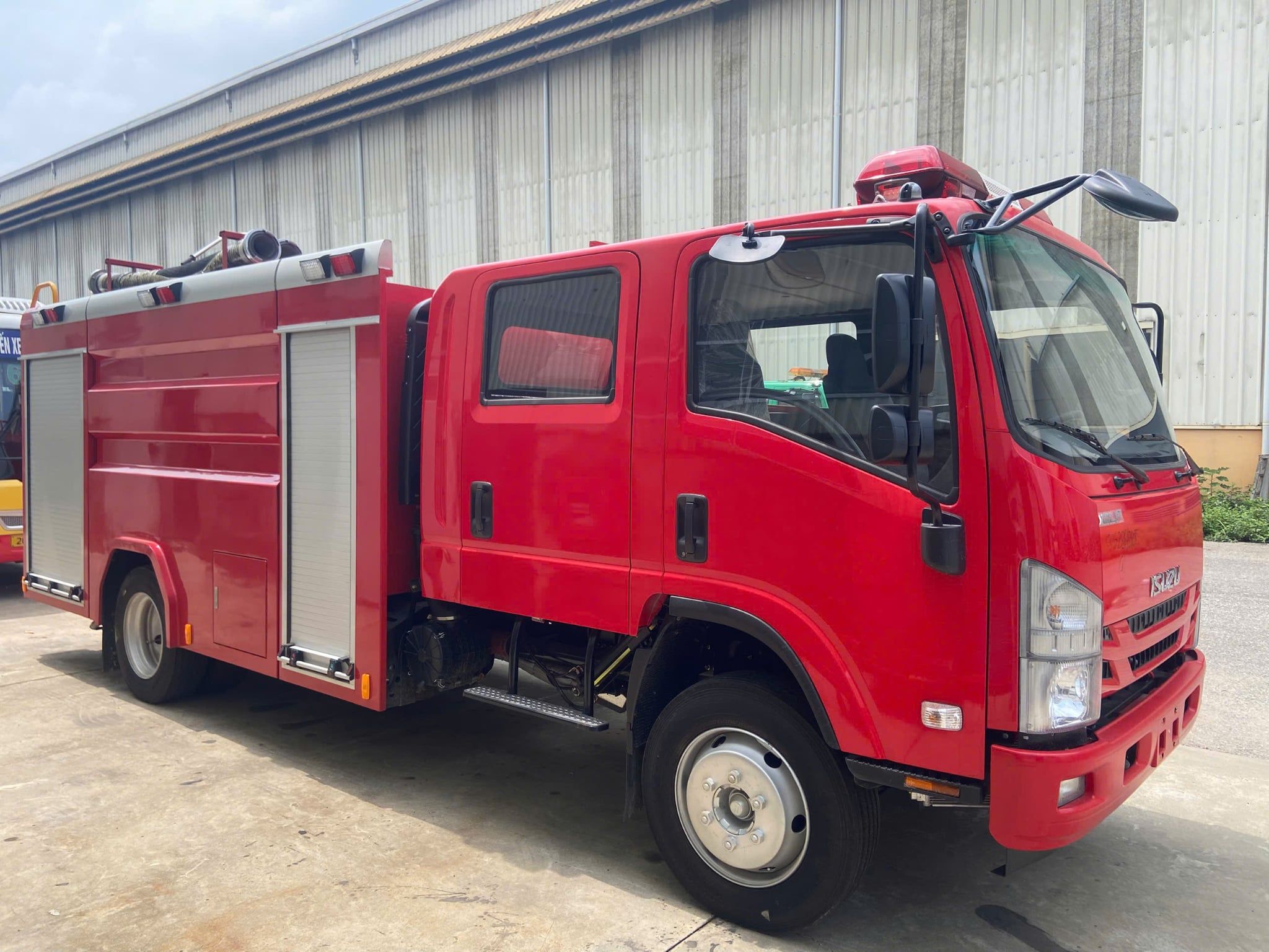 Xe chữa cháy Isuzu 4 khối cabin đôi