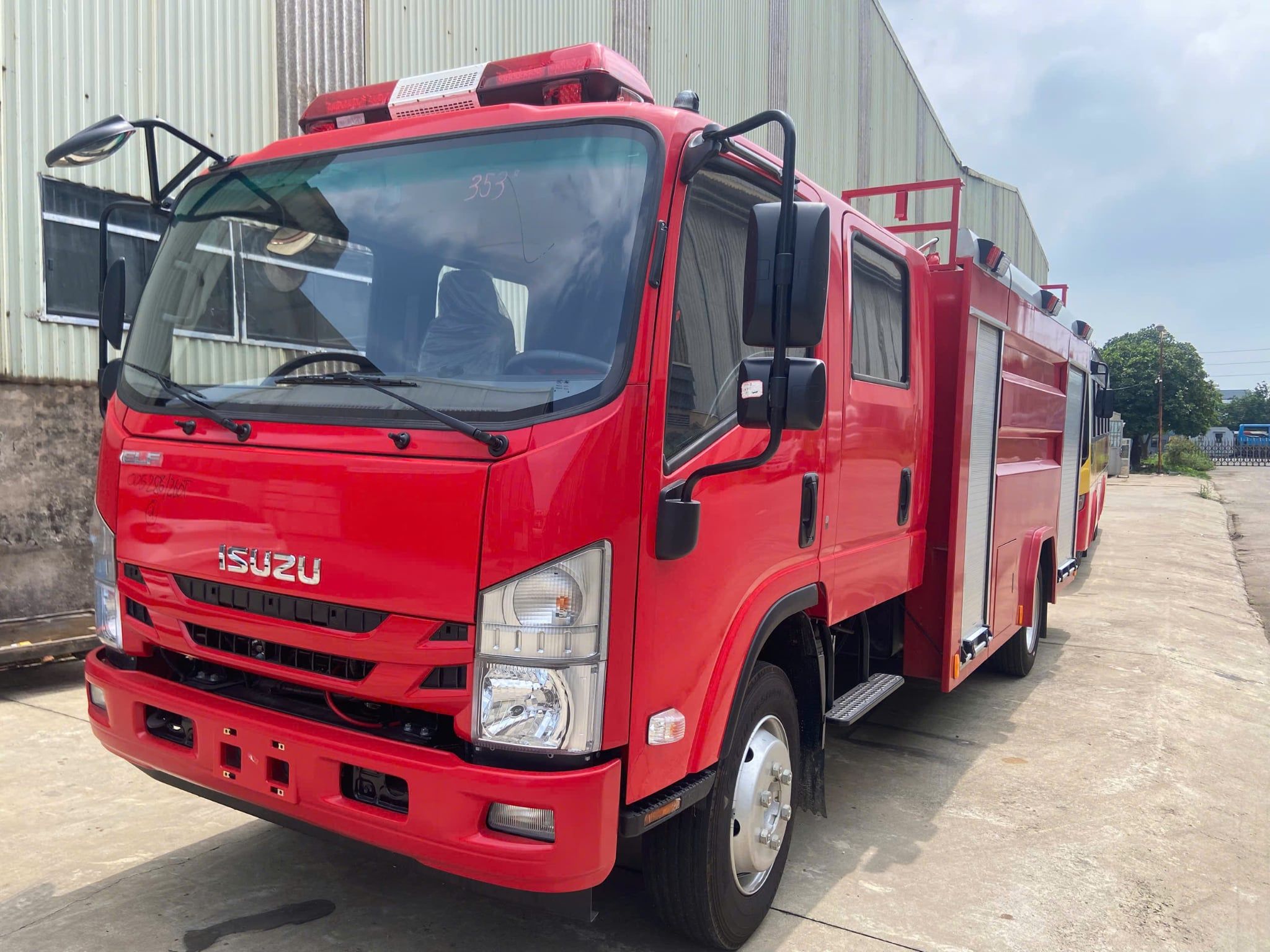 Xe chữa cháy Isuzu 4 khối nhập khẩu cabin đôi