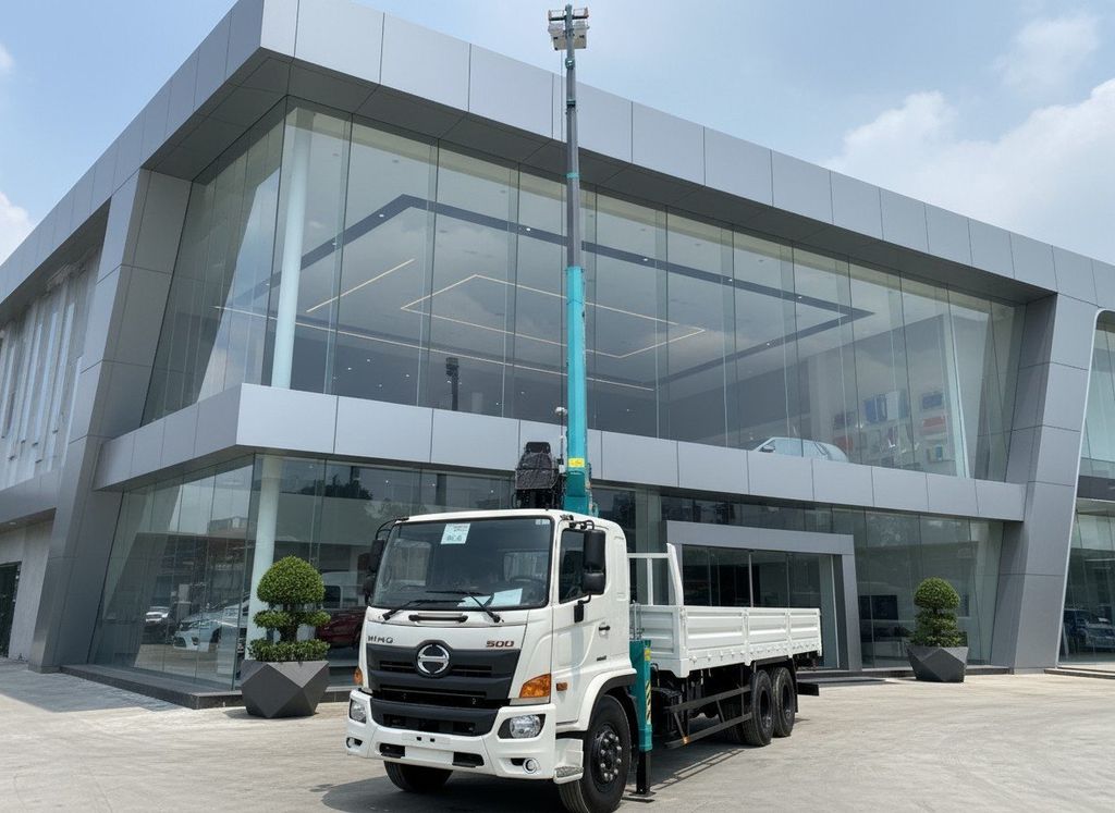 Xe Hino FM8JW7A gắn cẩu Hyundai Everdigm 8 tấn