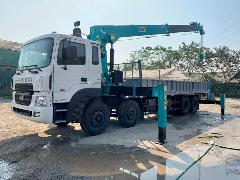 Cẩu HYUNDAI EVERDIMG 12 tấn HLC-12015