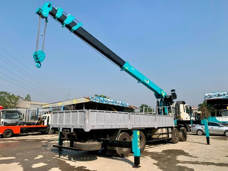 Cẩu HYUNDAI EVERDIMG 12 tấn HLC-12015
