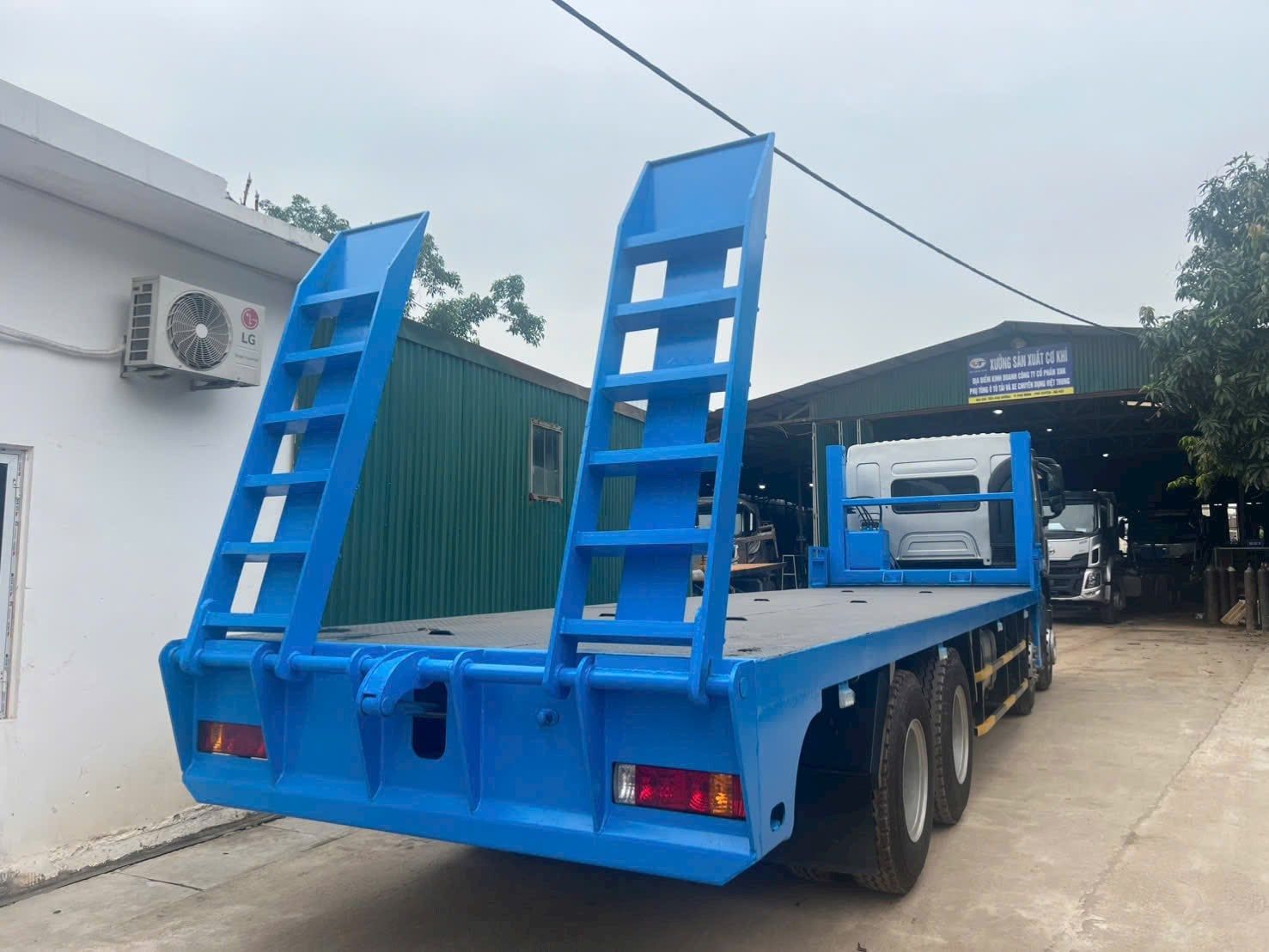 Xe Nâng Đầu Chenglong 4 Chân Chở Máy Đào 15 Tấn – Tải Thực Tế