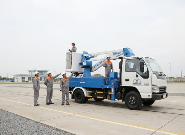 Thang nâng xe nâng người 14m Socage nhập khẩu từ Ý