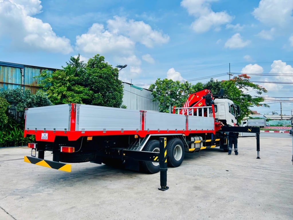 Xe Tải Dongfeng 6x4 Gắn Cẩu Gập Palfinger SPK32080-C – Nâng 12 Tấn