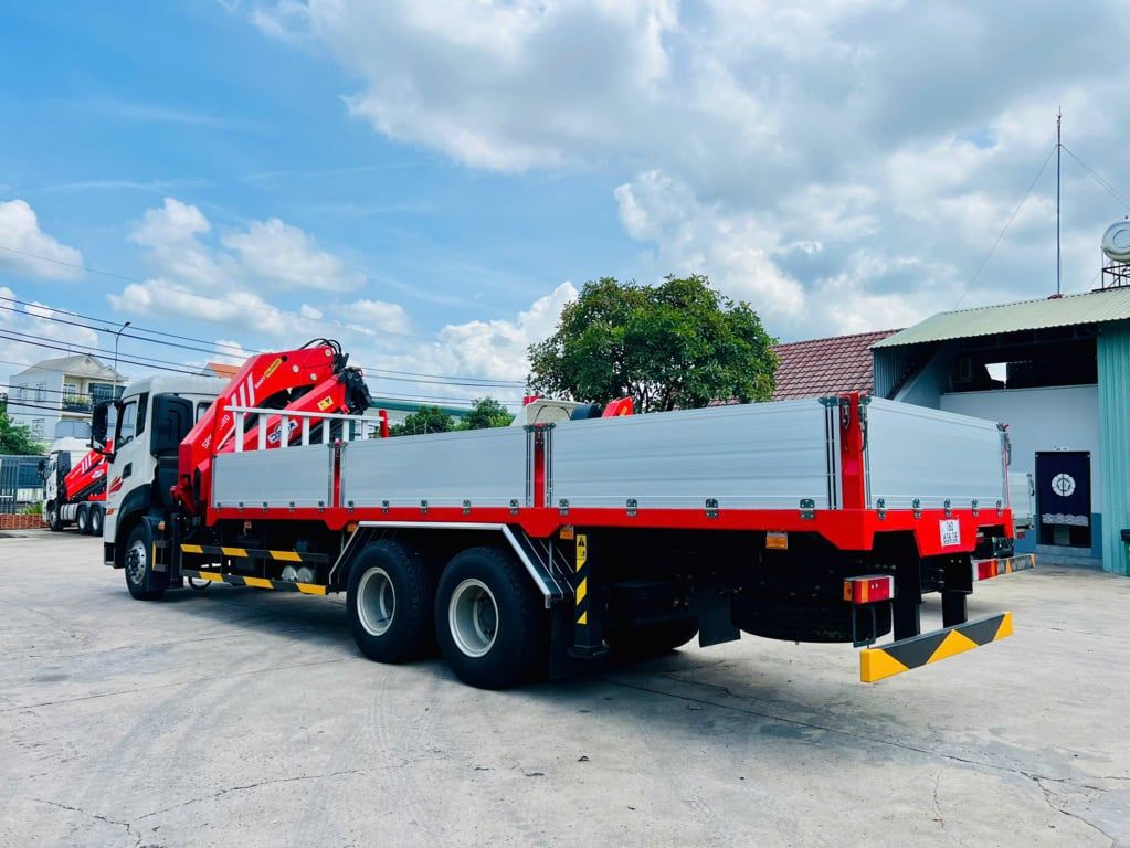 Xe Tải Dongfeng 6x4 Gắn Cẩu Gập Palfinger SPK32080-C – Nâng 12 Tấn