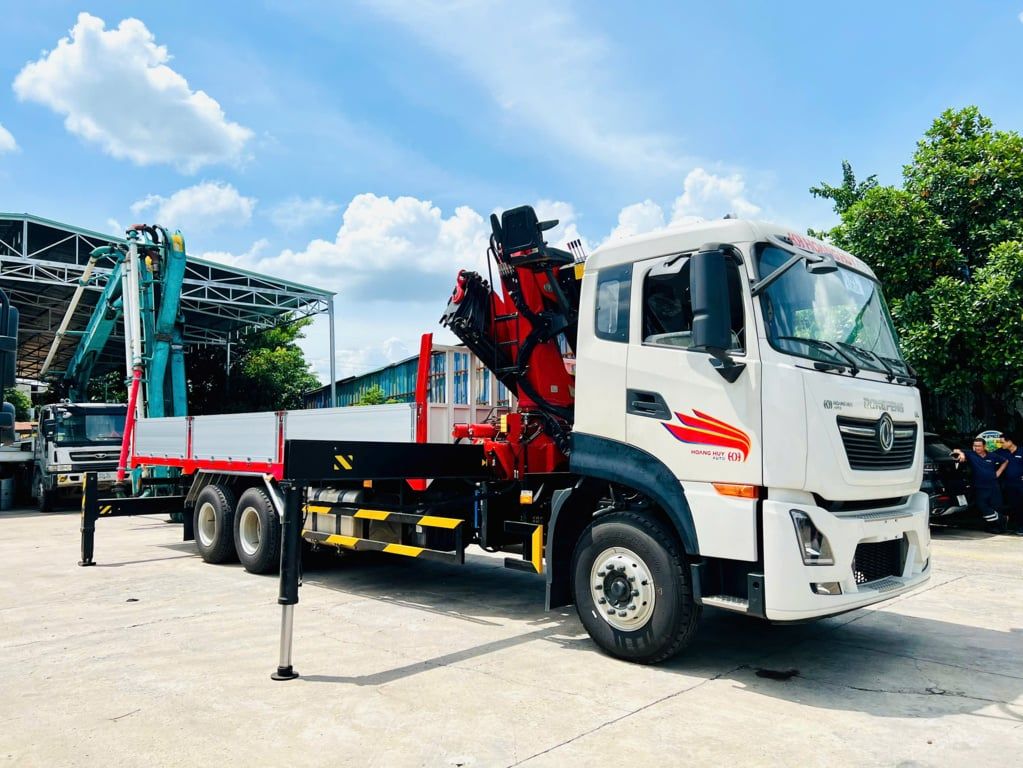 xe-tai-dongfeng-6x4-cau-gap-palfinger-spk32080c