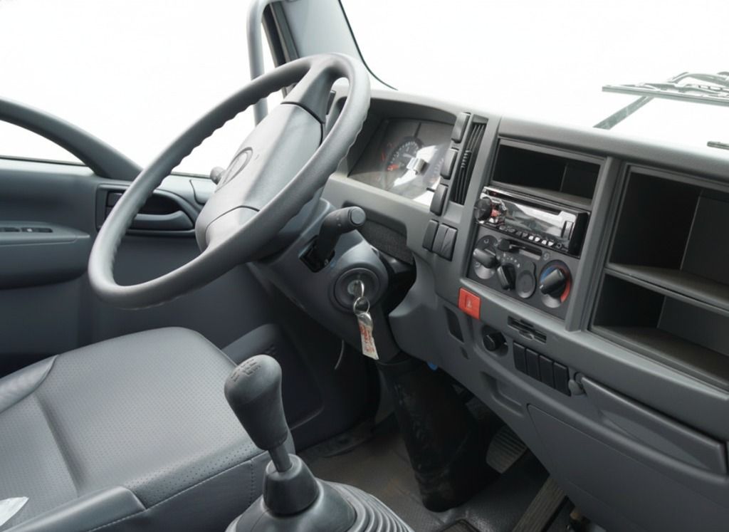 nôi thất  Xe tải Isuzu FRR 5 tấn Cẩu URV375K  3 tấn 5 khúc