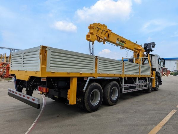 Xe tải gắn cẩu 15 tấn SCS1516