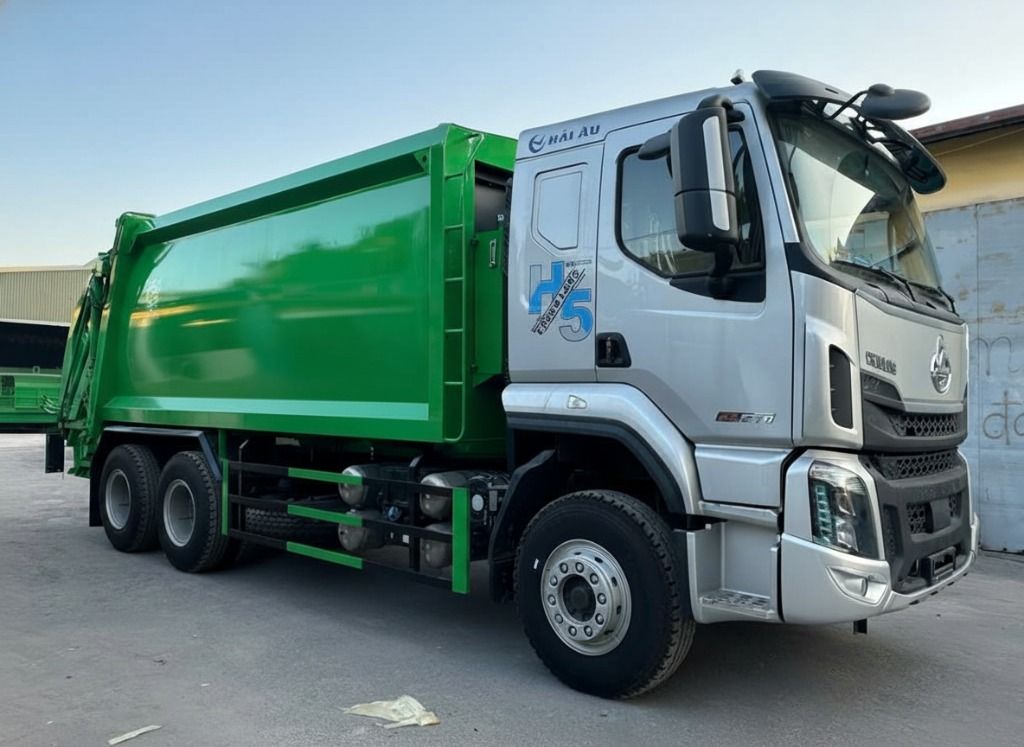 Xe Chenglong cuốn ép rác 22 khối (2)