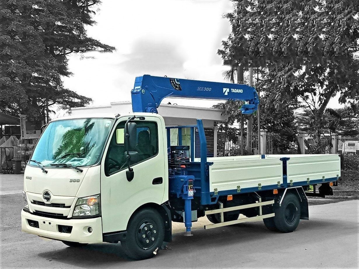 Xe hino XZU gắn cẩu 3 tấn Tadano TM ZE365