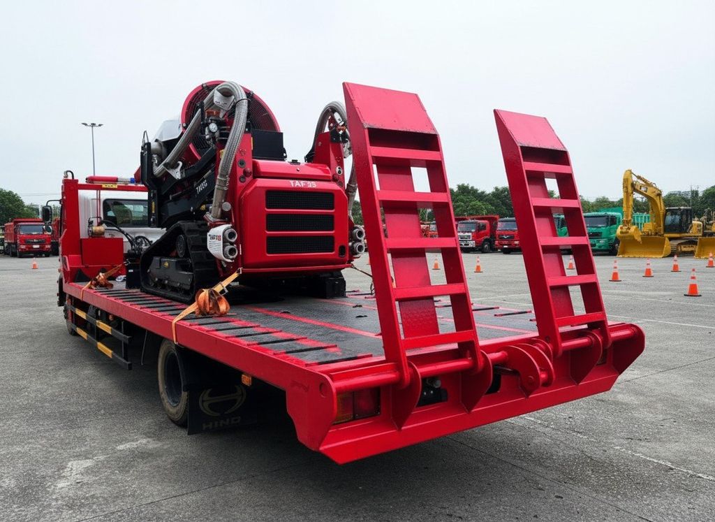 Thùng xe Xe nâng đầu chở máy công trình 6 Tấn Isuzu FRR650