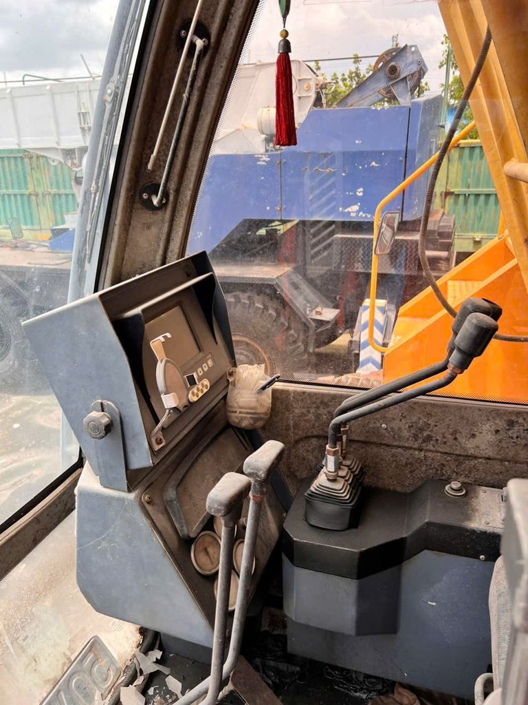 Ảnh thực tế cẩu Bánh Béo 35 Tấn Cũ Zoomlion RT35 Đời 2015
