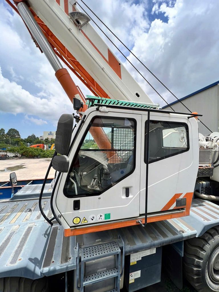 Ảnh thực tế cẩu Bánh Béo 35 Tấn Cũ Zoomlion RT35 Đời 2015