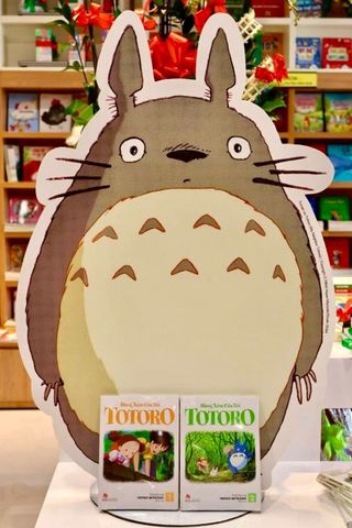 Truyện tranh màu Ghibli cháy hàng