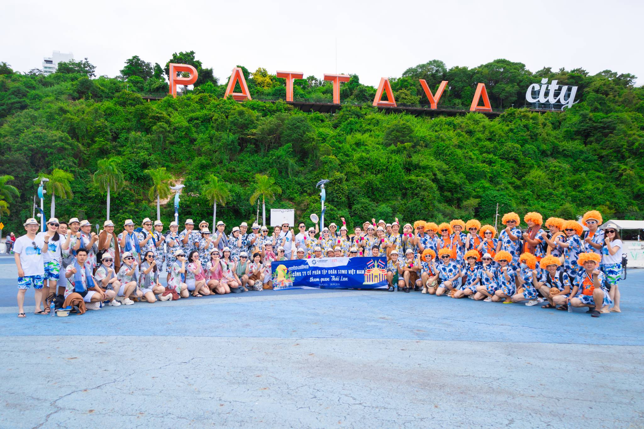 CHUỖI NGÀY KHÔNG NGỪNG VUI: SOMO GROUP BÙNG NỔ TINH THẦN TEAM BUILDING TẠI XỨ SỞ CHÙA VÀNG