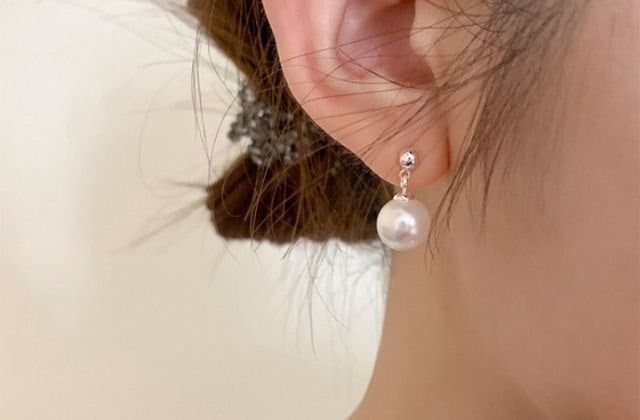 How to Safely and Painlessly Remove Earrings for Each Type of Backing