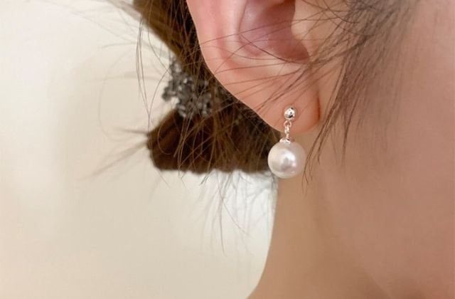 Cách tháo bông tai an toàn, không đau cho từng loại chốt