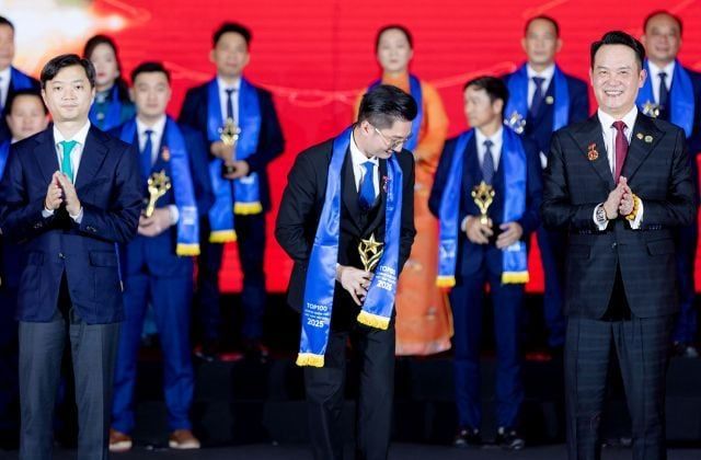 Đại diện Jemmia Diamond tự hào đạt Top 100 Doanh nhân trẻ Việt Nam 2025