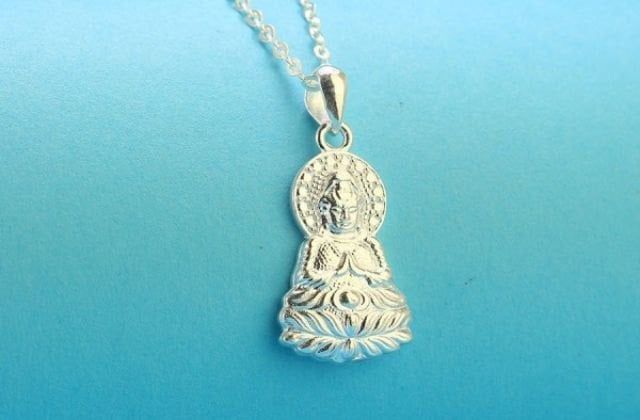 Những lưu ý khi đeo dây chuyền mặt Phật tránh phạm kỵ