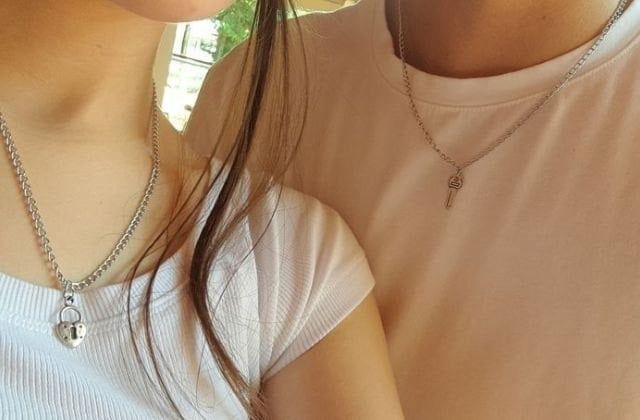 5 mẫu dây chuyền cho cặp đôi mang biểu tượng gắn kết