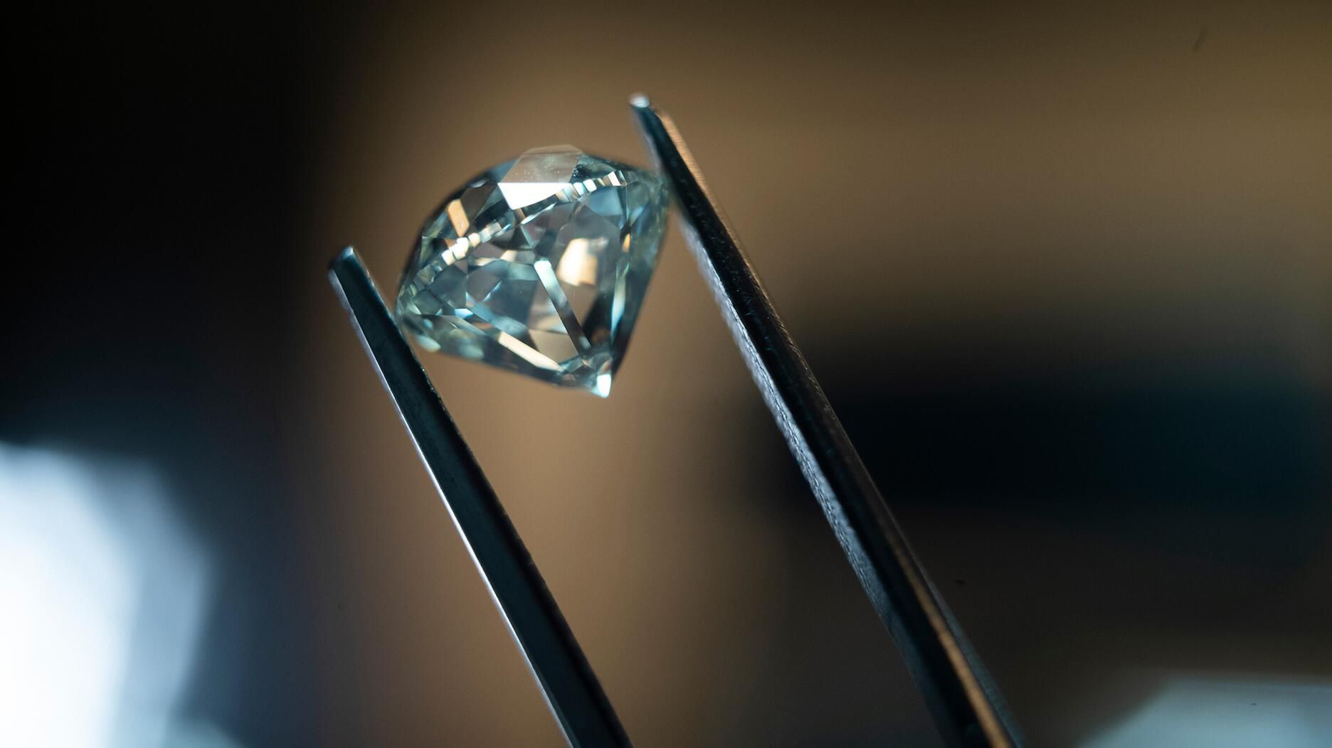 Diamond Choice: D or F?