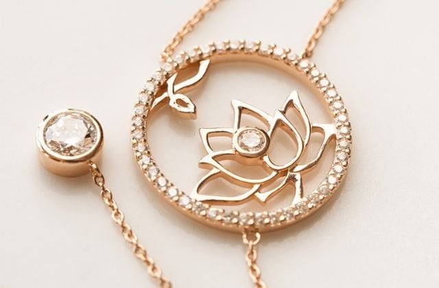 Gợi ý các mẫu mặt dây chuyền hoa sen tinh tế
