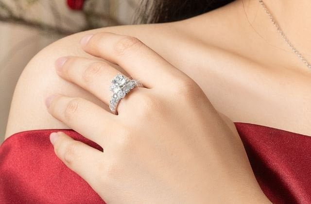 Những Mẫu Nhẫn Kim Cương Tấm Đẹp Trong Năm Nay