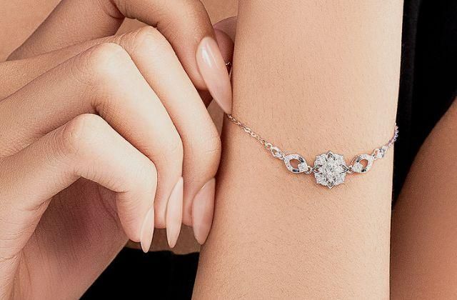 Ý nghĩa sâu sắc khi tặng lắc tay cho bạn gái có thể bạn chưa biết