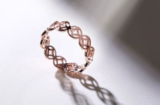Nhẫn Kim Tiền Vàng 18K 1 Chỉ Giá Bao Nhiêu?