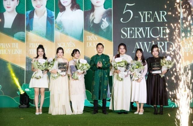 KHOẢNH KHẮC VINH DANH NHỮNG “VIÊN KIM CƯƠNG SỐNG” CỦA JEMMIA TẠI YEAR END PARTY 2025