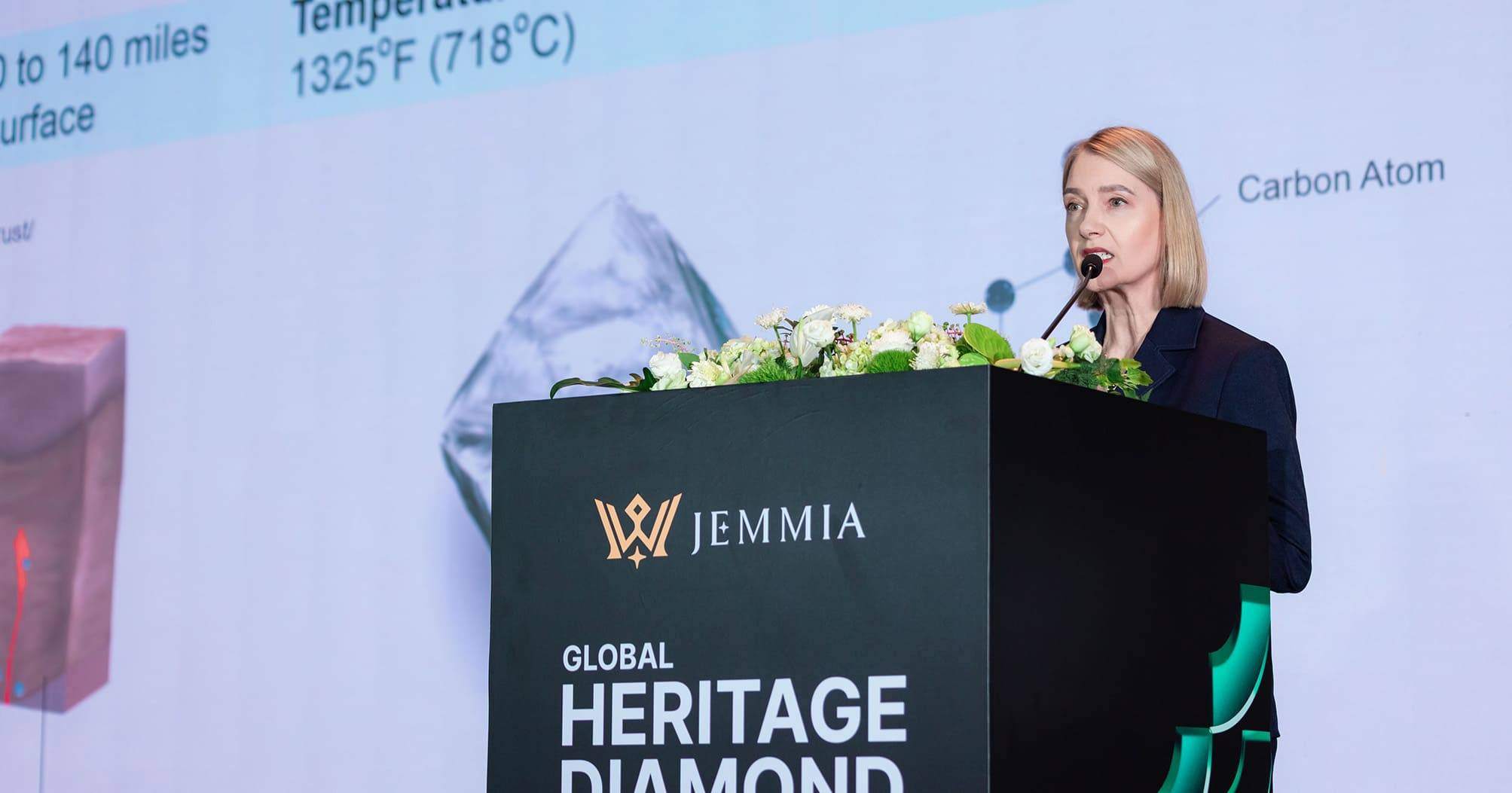 Bà Claudia D'Andrea, Giám đốc Khối Đào tạo và Phòng Giám định GIA Thái Lan