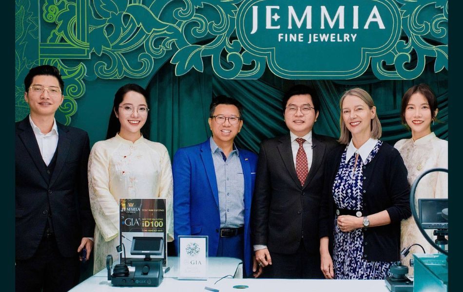 Jemmia Diamond là thương hiệu tiên phong vận hành đồng bộ theo các tiêu chuẩn khắt khe về hệ thống xác thực kim cương GIA