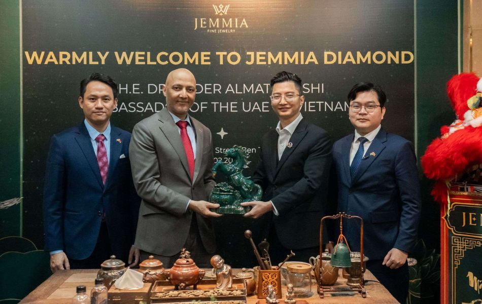 Chuyến thăm của Ngài H.E. Dr. Bader Abdulla Saeed Bin Saayed Almatrooshi - Đại sứ Đặc mệnh Toàn quyền Các Tiểu vương quốc Ả Rập Thống nhất (UAE) đến thăm Jemmia Diamond.