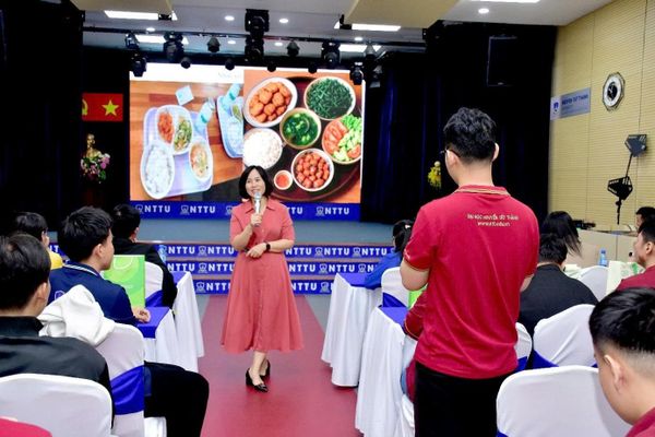 NHÂN SỰ KẾ THỪA NGÀNH Y TIẾP TỤC LAN TỎA TẠI ĐẠI HỌC NGUYỄN TẤT THÀNH