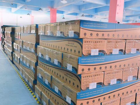 Kho hàng đầy Piano Bremen BM400 – Chuẩn bị cập bến Việt Nam