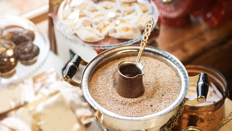 NGHỆ THUẬT PHA CÀ PHÊ VỚI CHẢO CÁT NÓNG Ở THỔ NHĨ KỲ - DI SẢN VĂN HOÁ TRONG TÁCH CÀ PHÊ