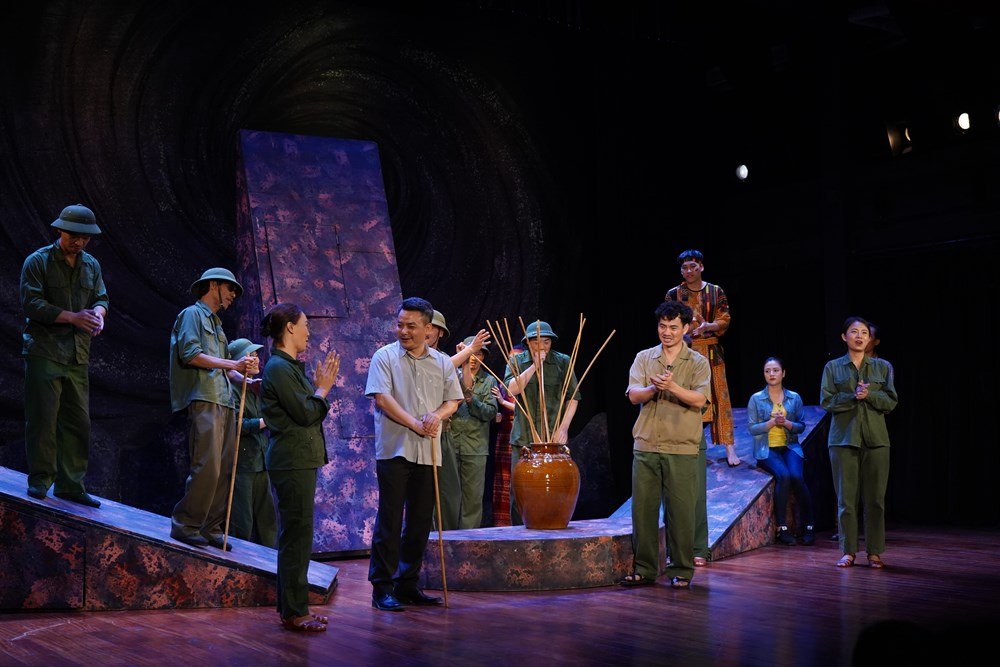 Âm vang người lính - Bản hùng ca đánh thức niềm tự hào sân khấu Việt