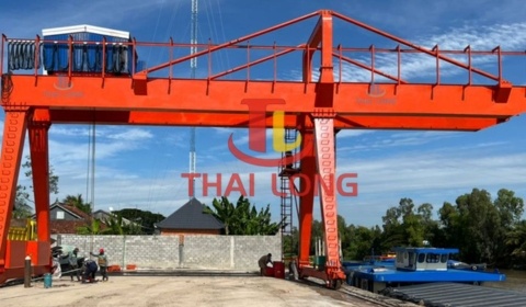 Ứng dụng cổng trục dầm đôi trong các ngành công nghiệp nặng