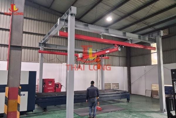 Con chạy điện đồng bộ giúp palang xích điện 1 tấn di chuyển mượt mà trên dầm hợp kim KBK