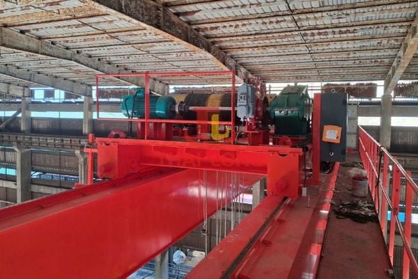 Cụm pa lăng nhập khẩu từ Trung Quốc được đấu nối hệ thống điện an toàn, sẵn sàng đưa vào vận hành