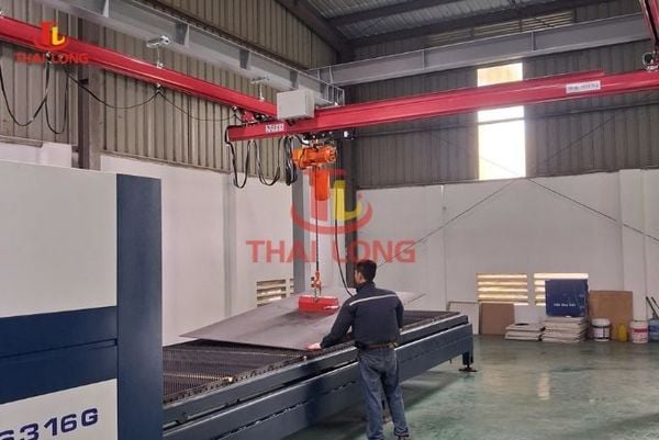 Tổng thể hệ thống palang xích điện 1 tấn được Thái Long lắp đặt hoàn thiện trên cầu trục KBK tại Bắc Ninh