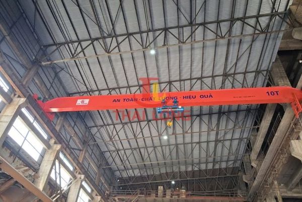 Hình ảnh thực tế cụm dầm chính và pa lăng sau khi được tổ hợp thành công trên hệ thống đường chạy